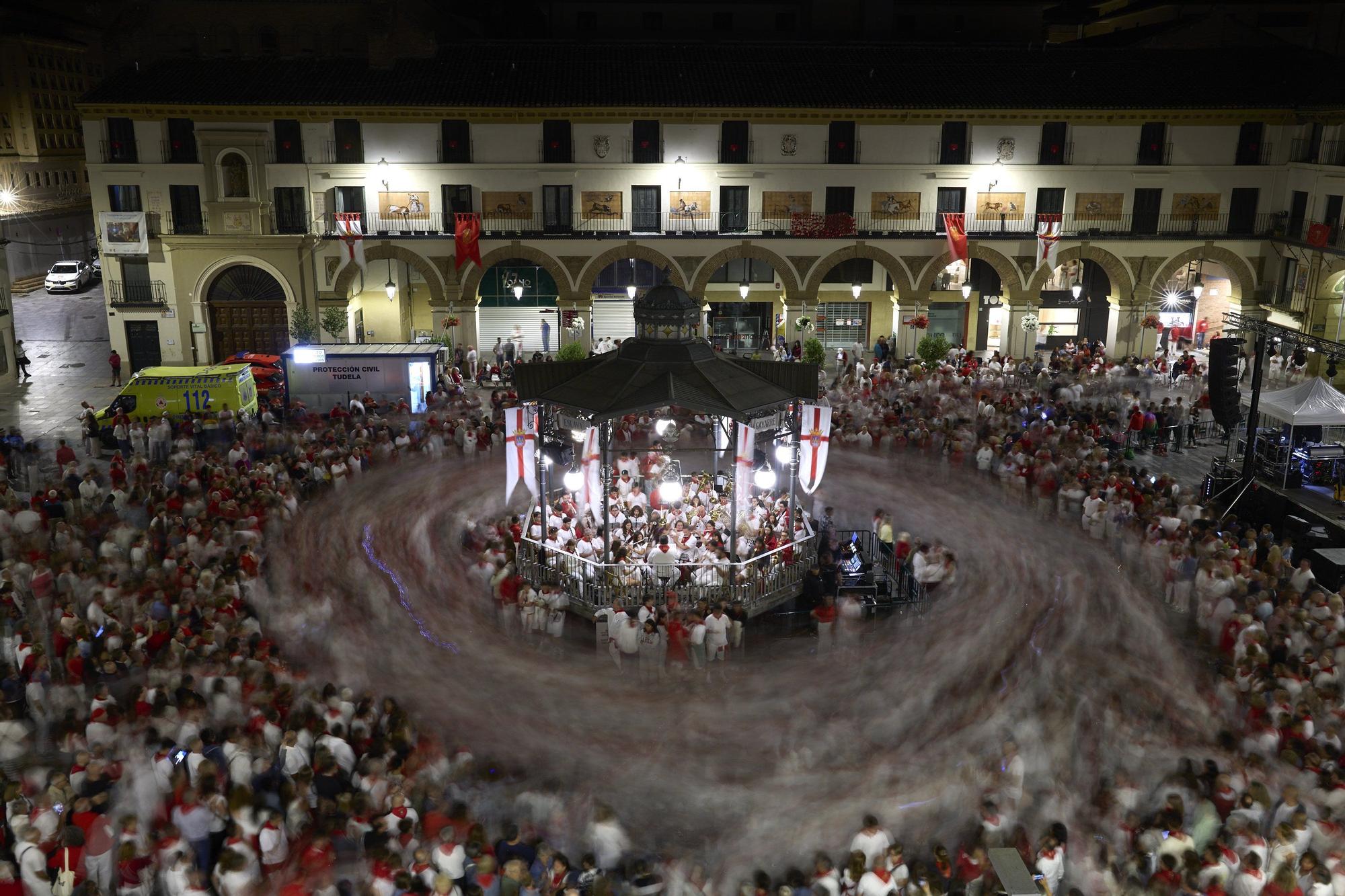 Fotos del baile de La Revoltosa en Tudela
