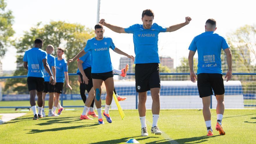 El Alavés ya entrena sobre el césped