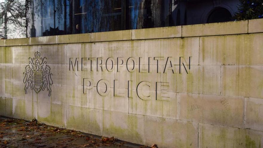 Londresko polizia batek serieko bortxatzaile izatea onartu du