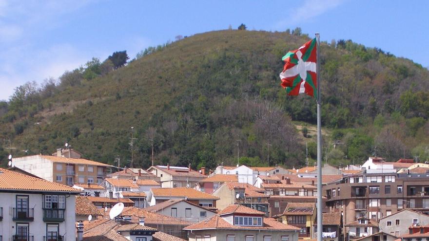 Encuentran el cadáver de un hombre con signos de violencia en su casa en Mundaka