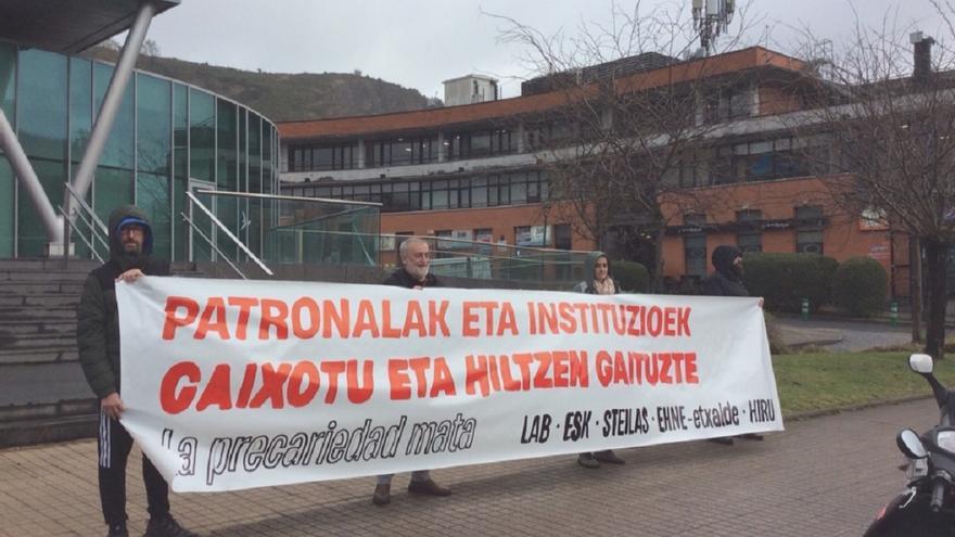 Hiru, LAB, ESK, Steilas y EHNE denuncian el último accidente laboral mortal de un transportista en Irun