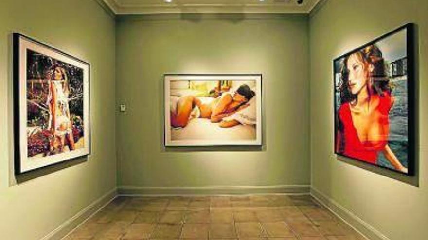 Mario Testino rinde homenaje a sus musas