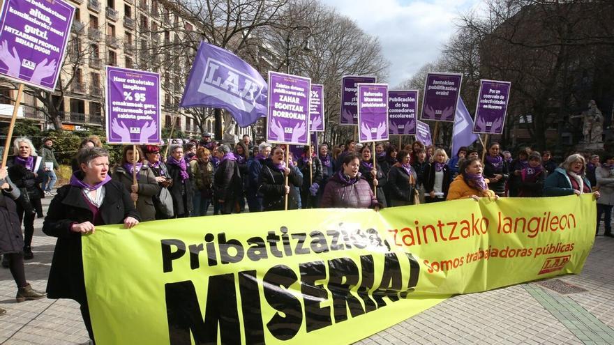 Manifestaciones y concentraciones ante el Parlamento de Navarra