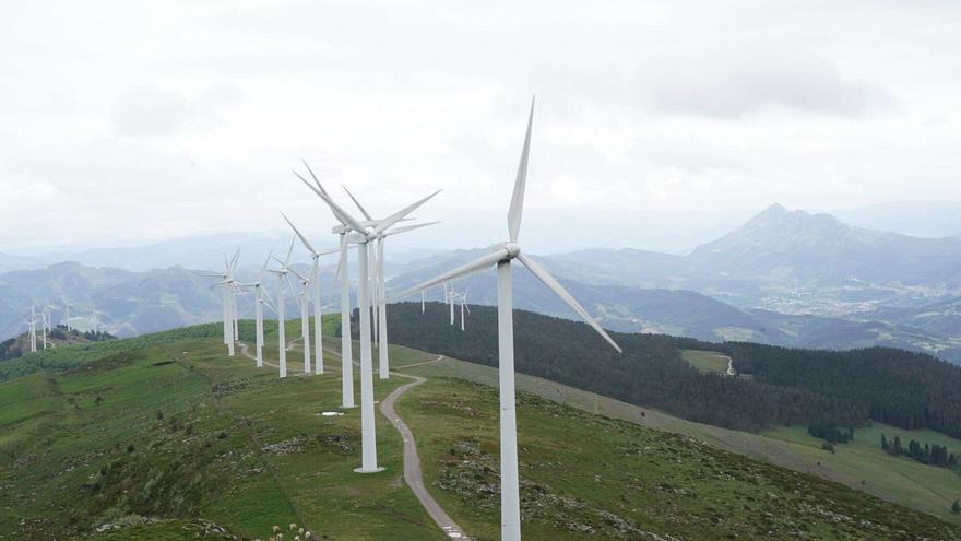 Debabarrena y Debogoiena posan su mirada en el parque eólico de Basalgo