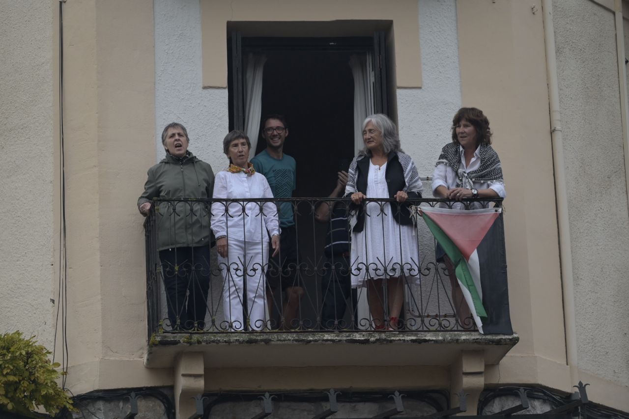 La compañía Jaizkibel desfila en Hondarribia