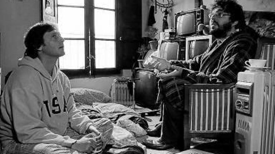 Castro, junto a Víctor García León, en una escena del filme. Castro, junto a Víctor García León, en una escena del filme.