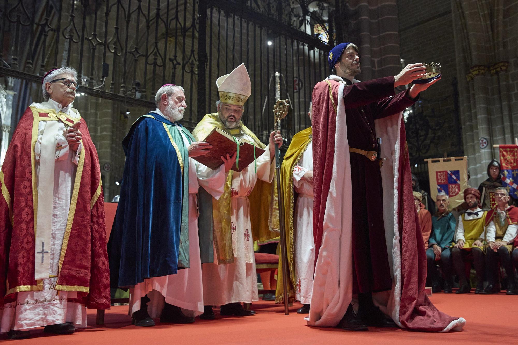 Fotos de la ceremonia de coronación de Carlos III, rey que unificó los tres burgos de Pamplona