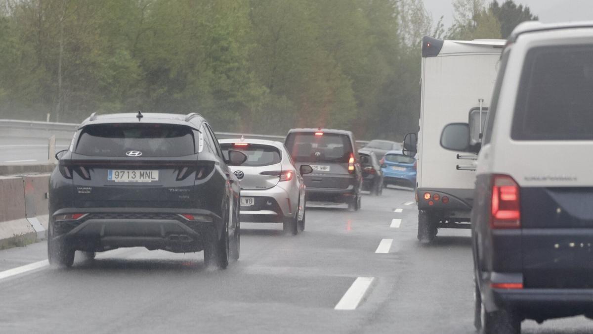 Colas de coches en la AP-8 en Orio por un accidente