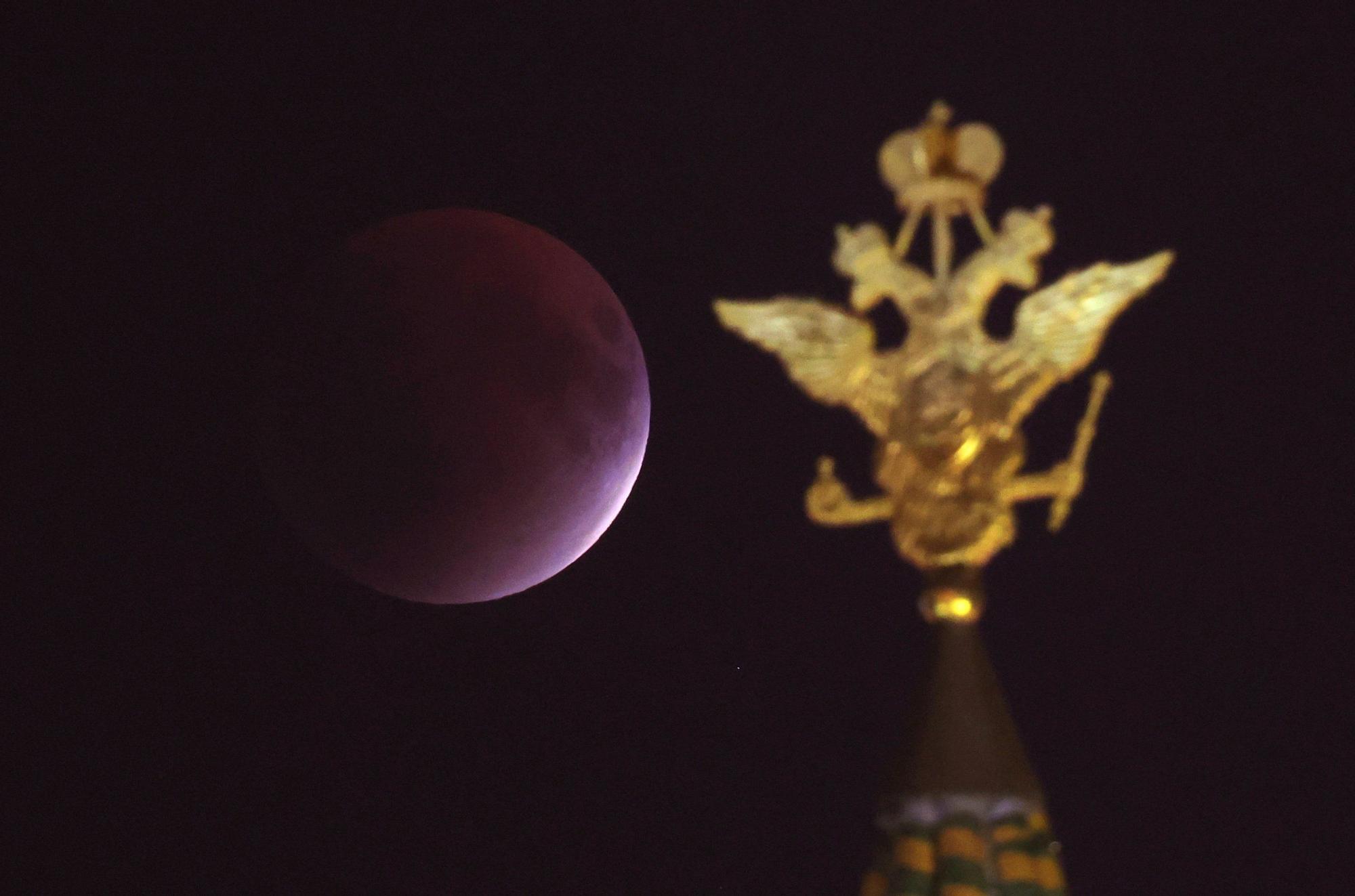 Eclipse lunar del 7 de septiembre: las mejores imágenes de la &#039;Luna de Sangre&#039;