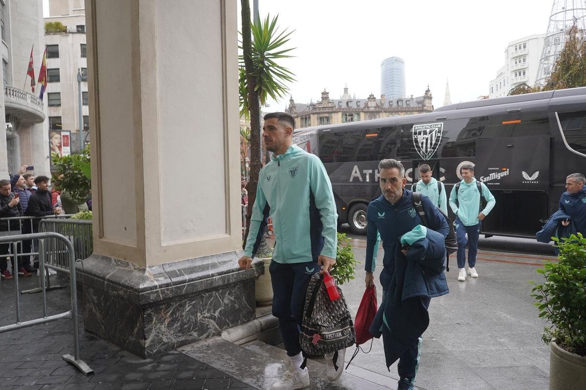 Los jugadores del Athletic llegan al hotel de concentración