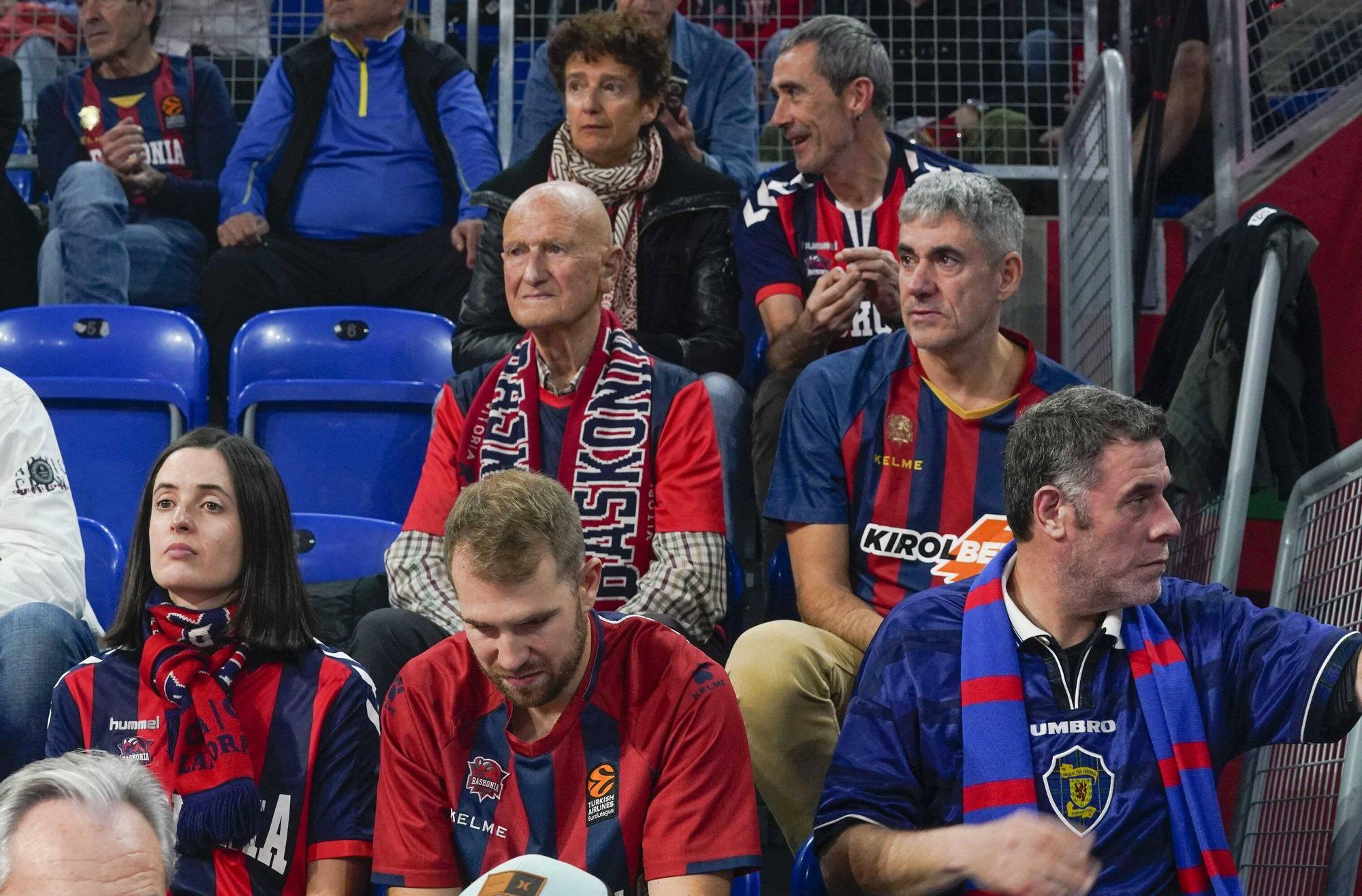 En imágenes: Búscate en las gradas del Buesa Arena en el Baskonia - Dubái