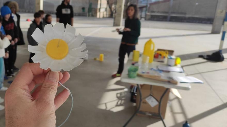 Los vecinos de Adurza trabajan para acabar con la suciedad del barrio