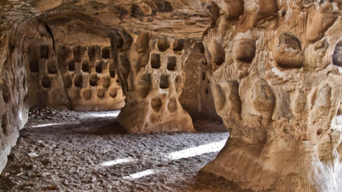 Vista de la cueva de los cien pilares de Arnedo (La Rioja)