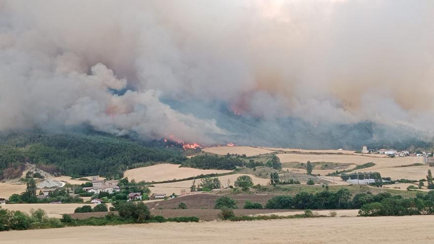 SOS Navarra pide no llamar al 112 por el incendio de Ezkabarte y poder atender así otras emergencias