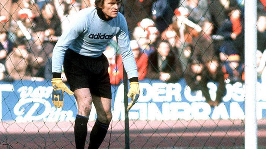 Sepp Maier, con su mítica indumentaria en el Bayern.