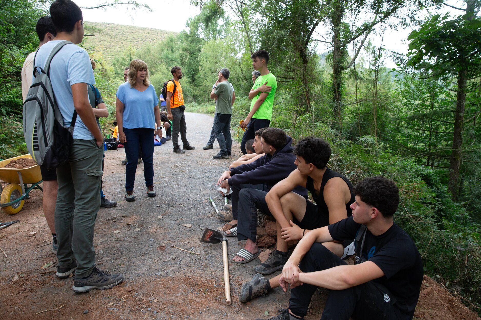 Fotos del campamento juvenil que localiza y recupera búnkeres del franquismo en Bera