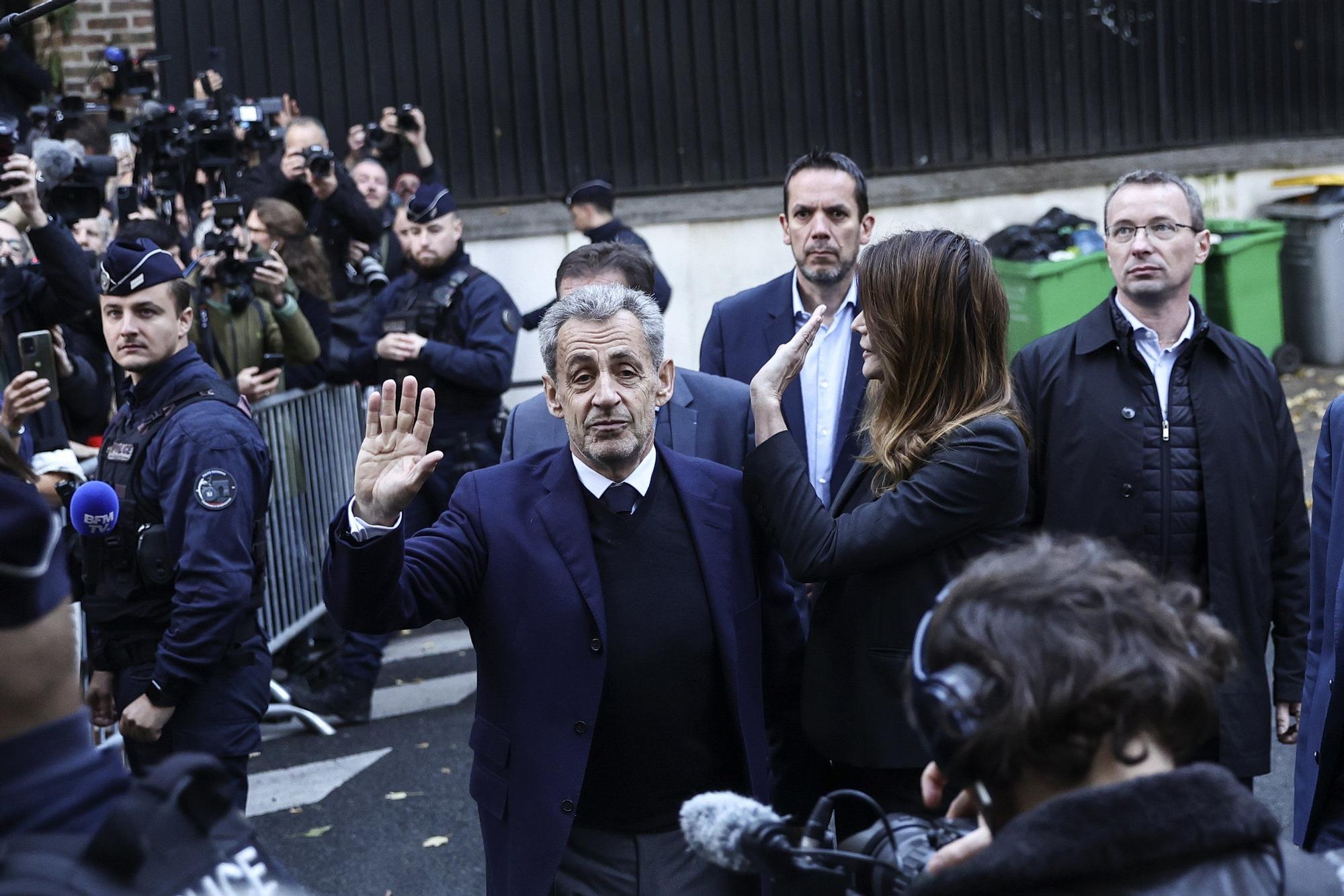 Nicolas Sarkozy entra en la prisión de La Santé para cumplir 5 años de condena por la financiación libia de su campaña de 2007