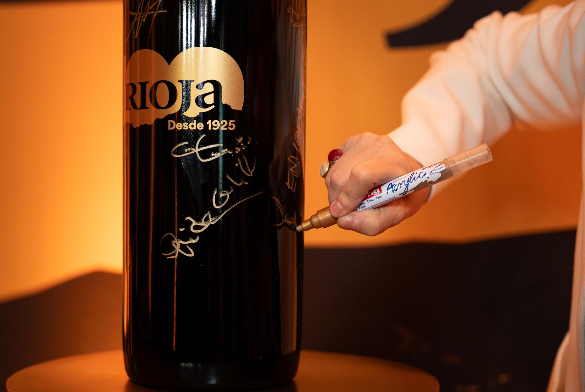 Firma en botella del Centenario DOCA RIOJA