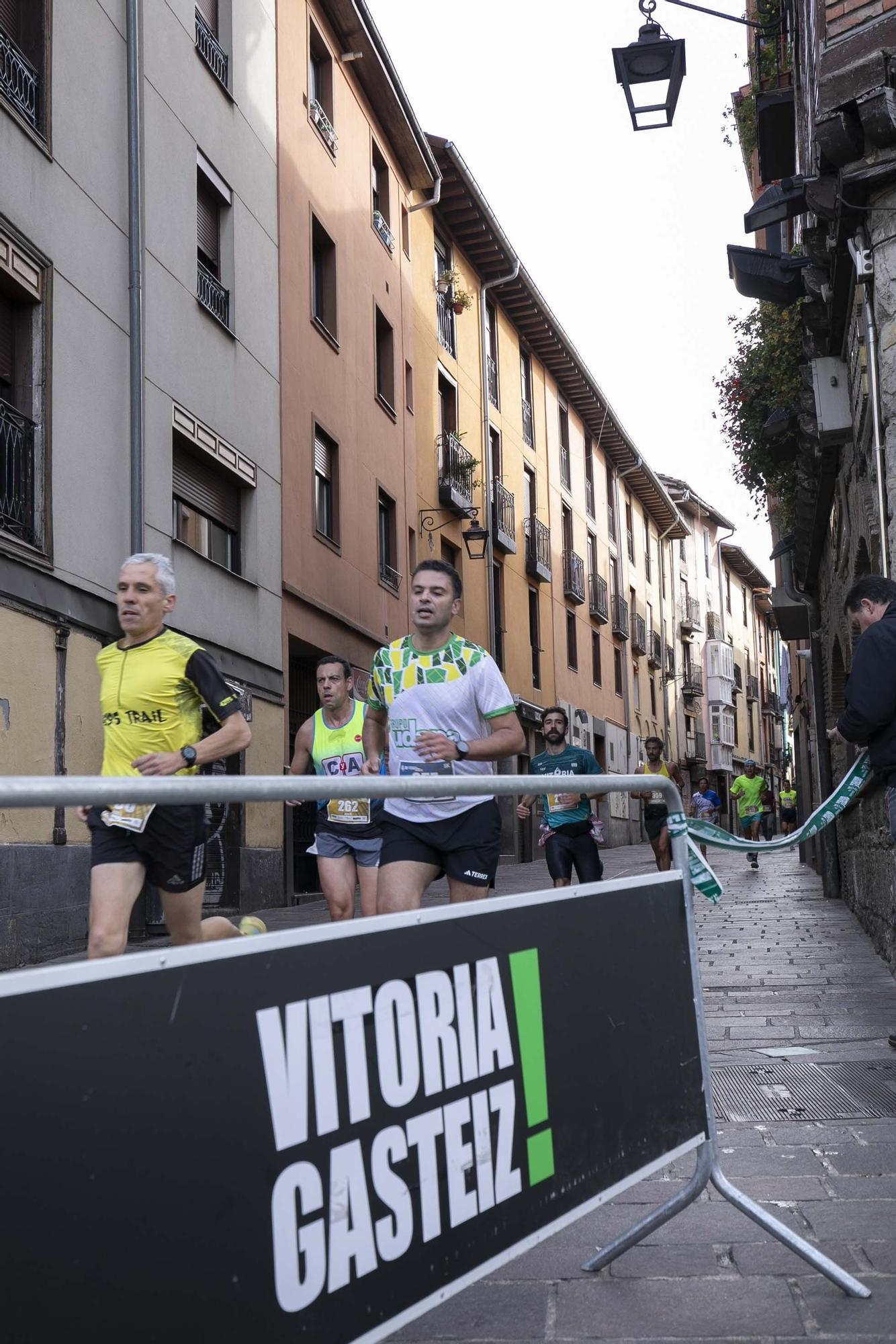En imágenes: Miles de personas participan en La Conquista de la Almendra