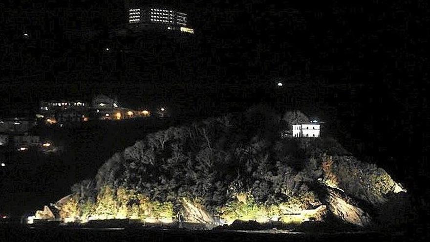 Santa Klara uhartea argiztatuko dute ostiralean