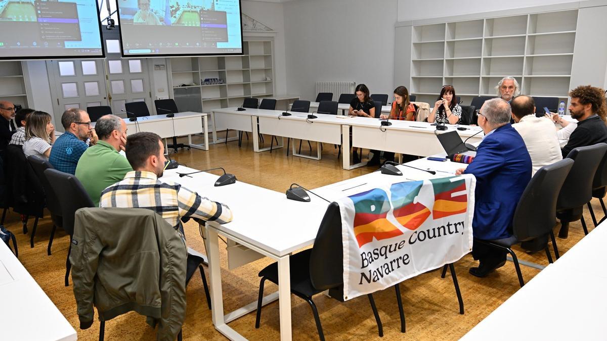 Un momento de la sesión mantenida en la Universidad de Deusto con expertos &#039;glocales&#039; en cultura, paz y en los ODS.