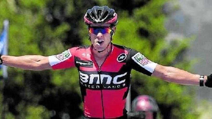 Victoria en solitario y liderato para Richie Porte