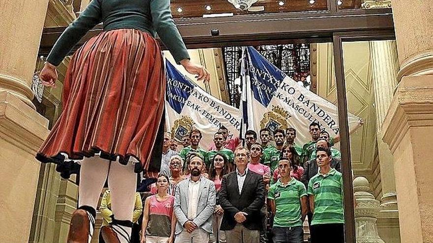 Un homenaje de bandera