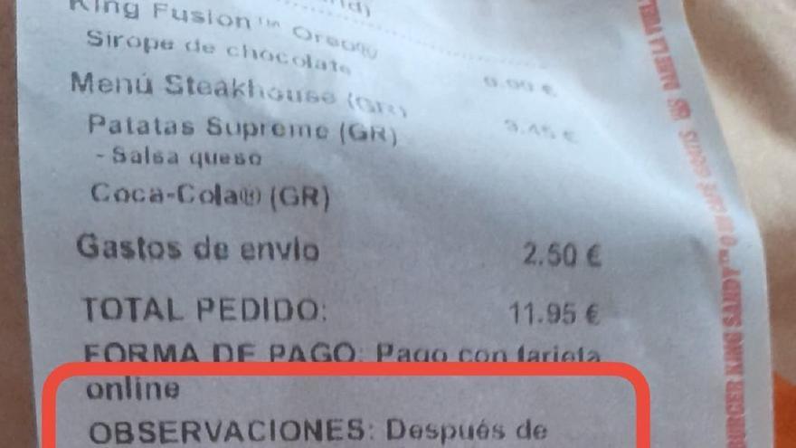 Pide comida a domicilio y le da estas vergonzosas instrucciones al repartidor