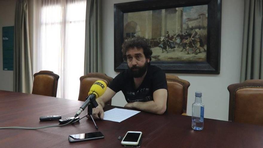 Magallón, durante la rueda de prensa en la que anunció su dimisión.