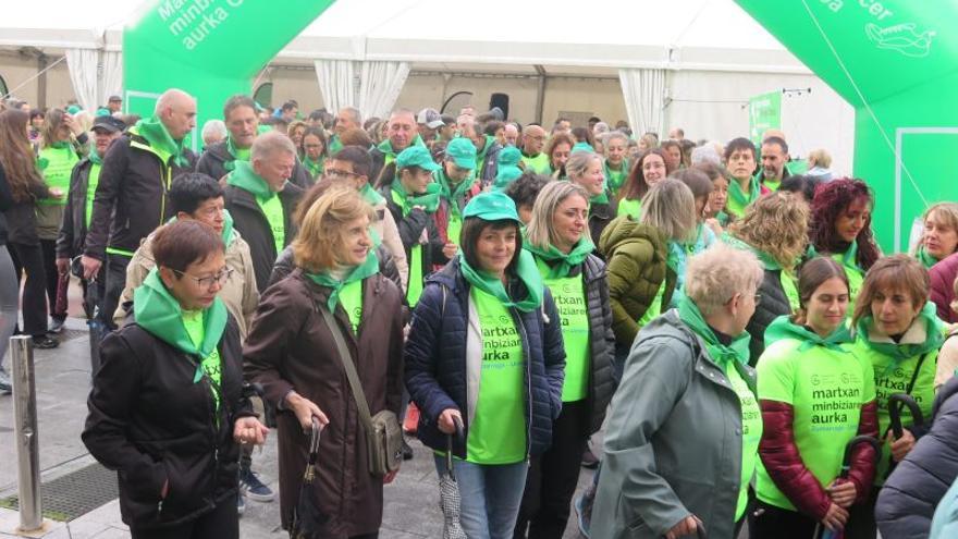 620 urretxuarras y zumarragarras recorren las calles de los dos pueblos en contra del cáncer