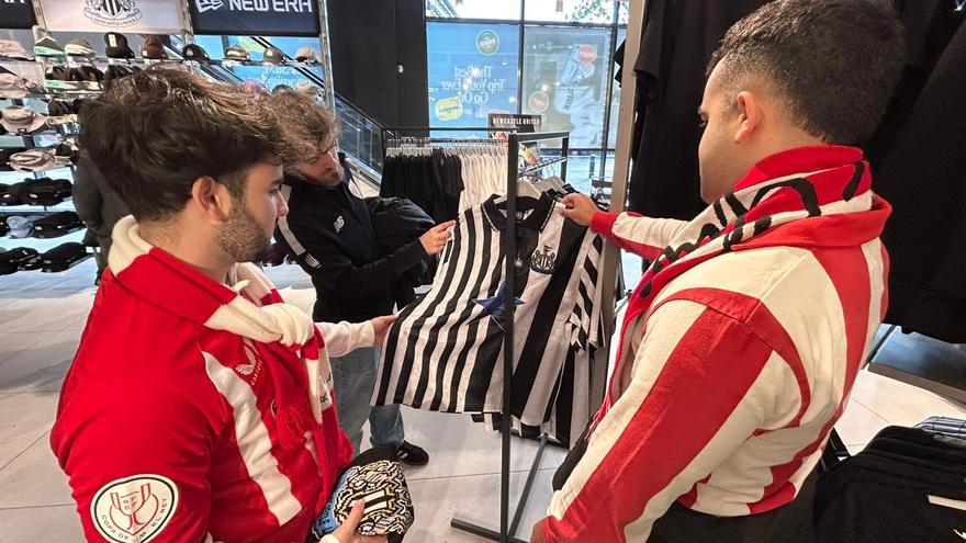 La clásica visita a la tienda del Newcastle, rival del Athletic