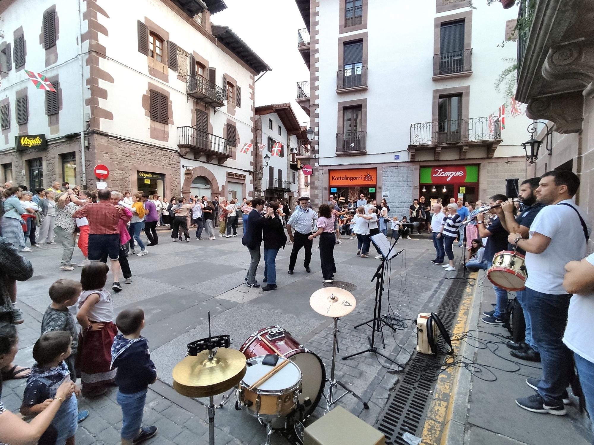 El zikiro baja el telón en Elizondo