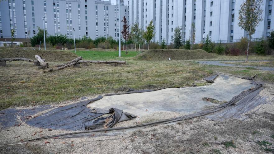 El Ayuntamiento recoge la queja vecinal y adecenta el parque Tirreno