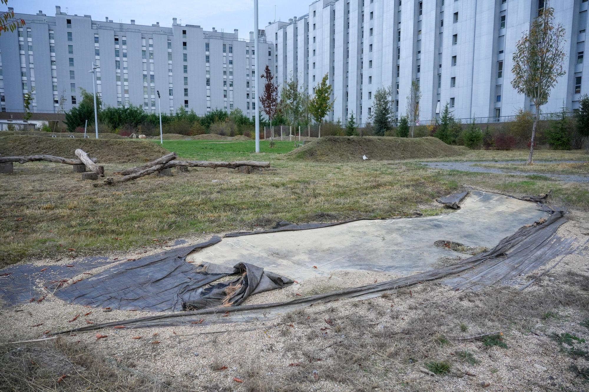 En imágenes: El Ayuntamiento adecenta el parque Tirreno