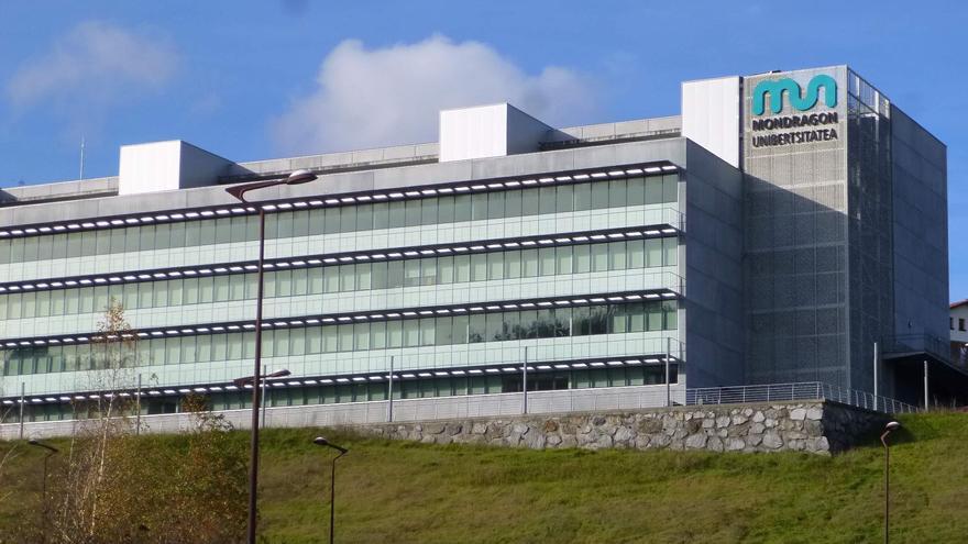 Mondragon Goi Eskola celebra la graduación de la primera promoción del programa desarrollado junto a Amazon