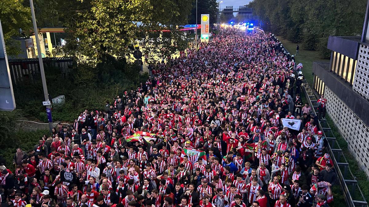 Kalejira del Athletic hasta el campo del Dortmund