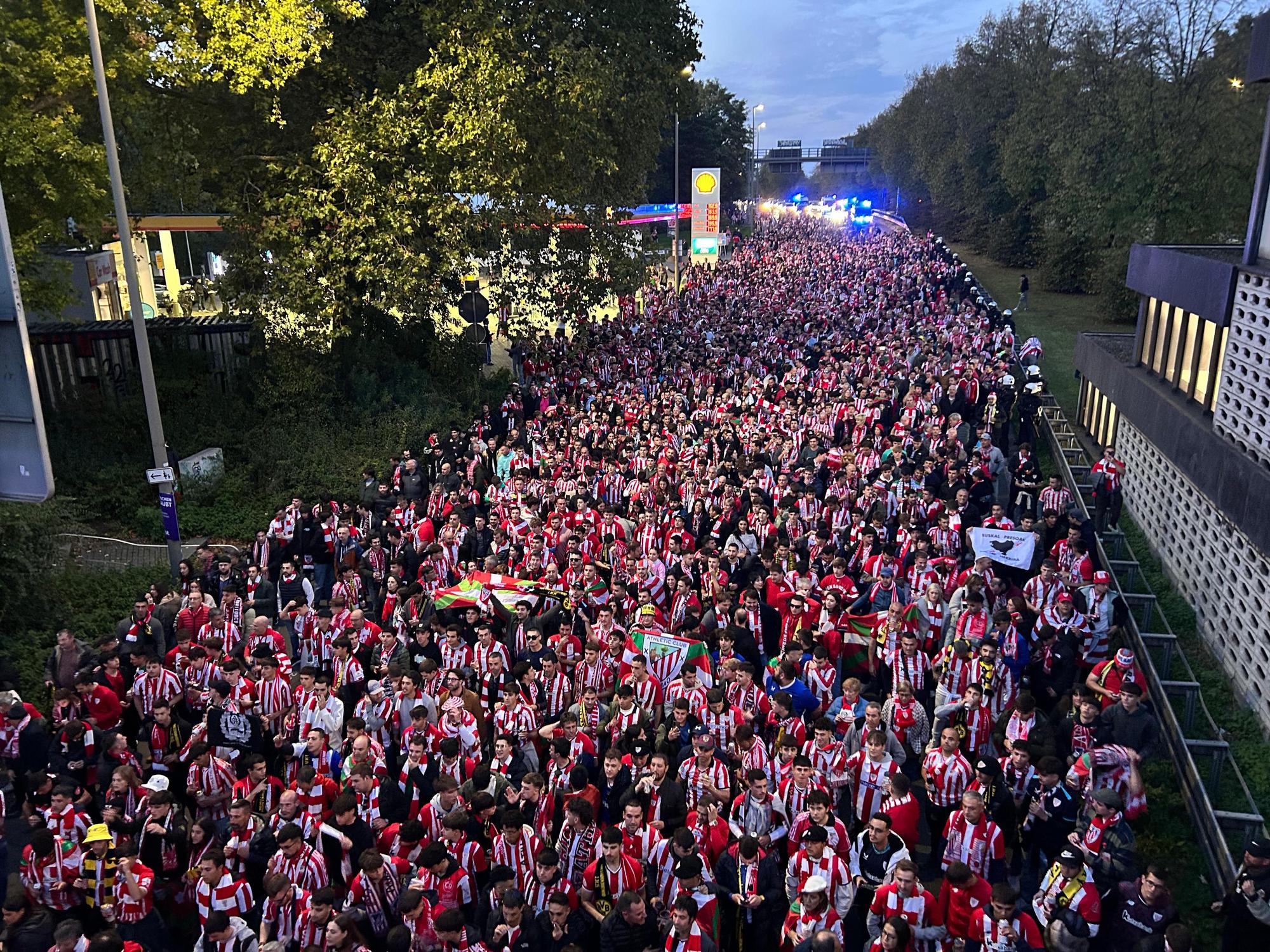 Kalejira del Athletic hasta el campo del Dortmund