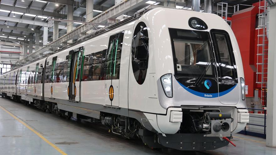 Euskotren presenta el primero de los trenes que circulará en el nuevo Topo de Donostialdea