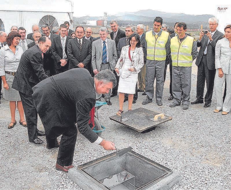 Primera piedra de AIC en junio de 2007.