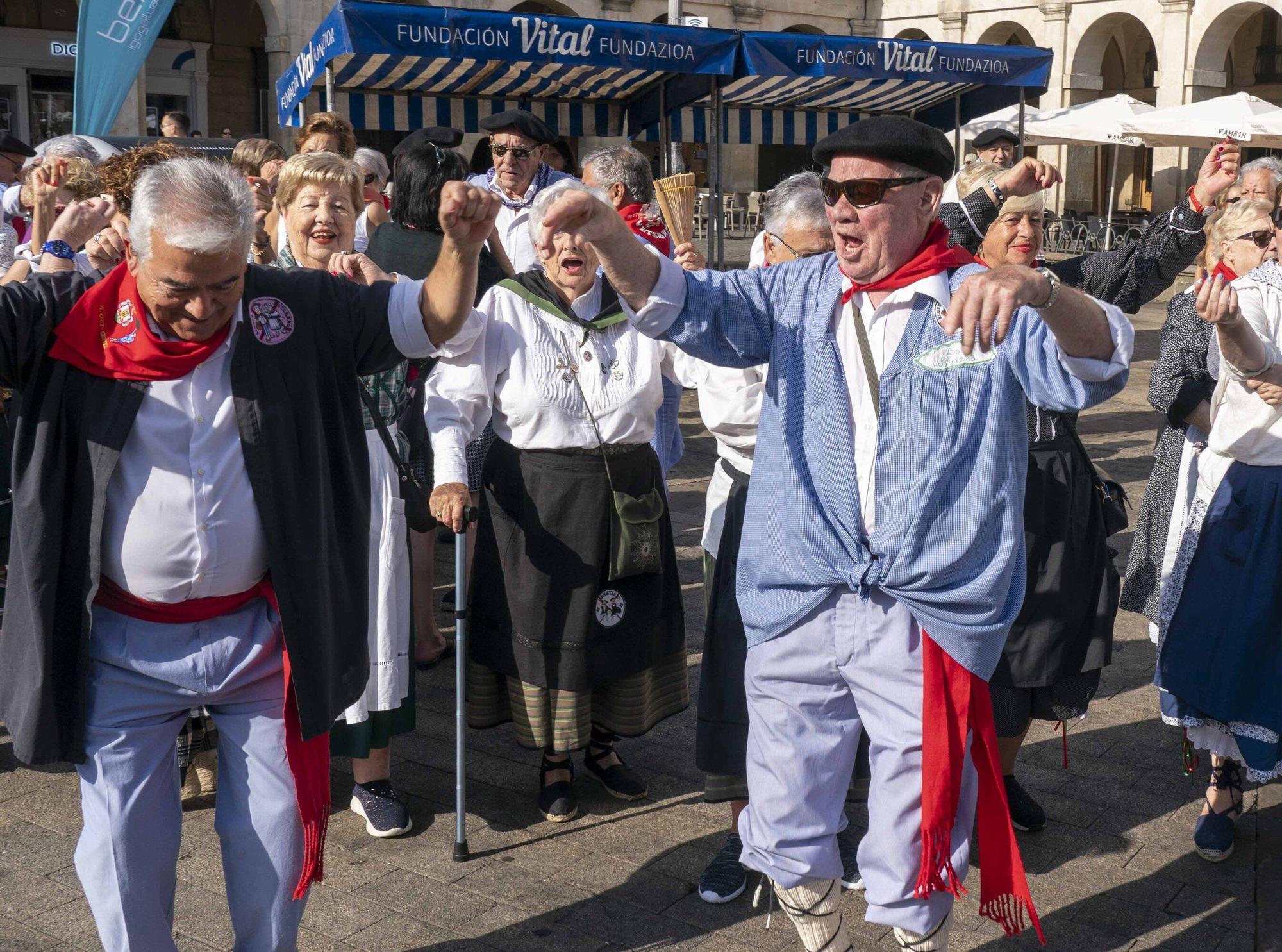 En imágenes: Blusas y neskas veteranos celebran su día en La Blanca
