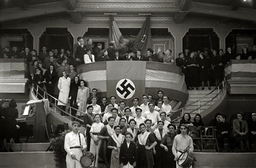 Recibimiento de juventudes hitlerianas a Franco en Donostia .