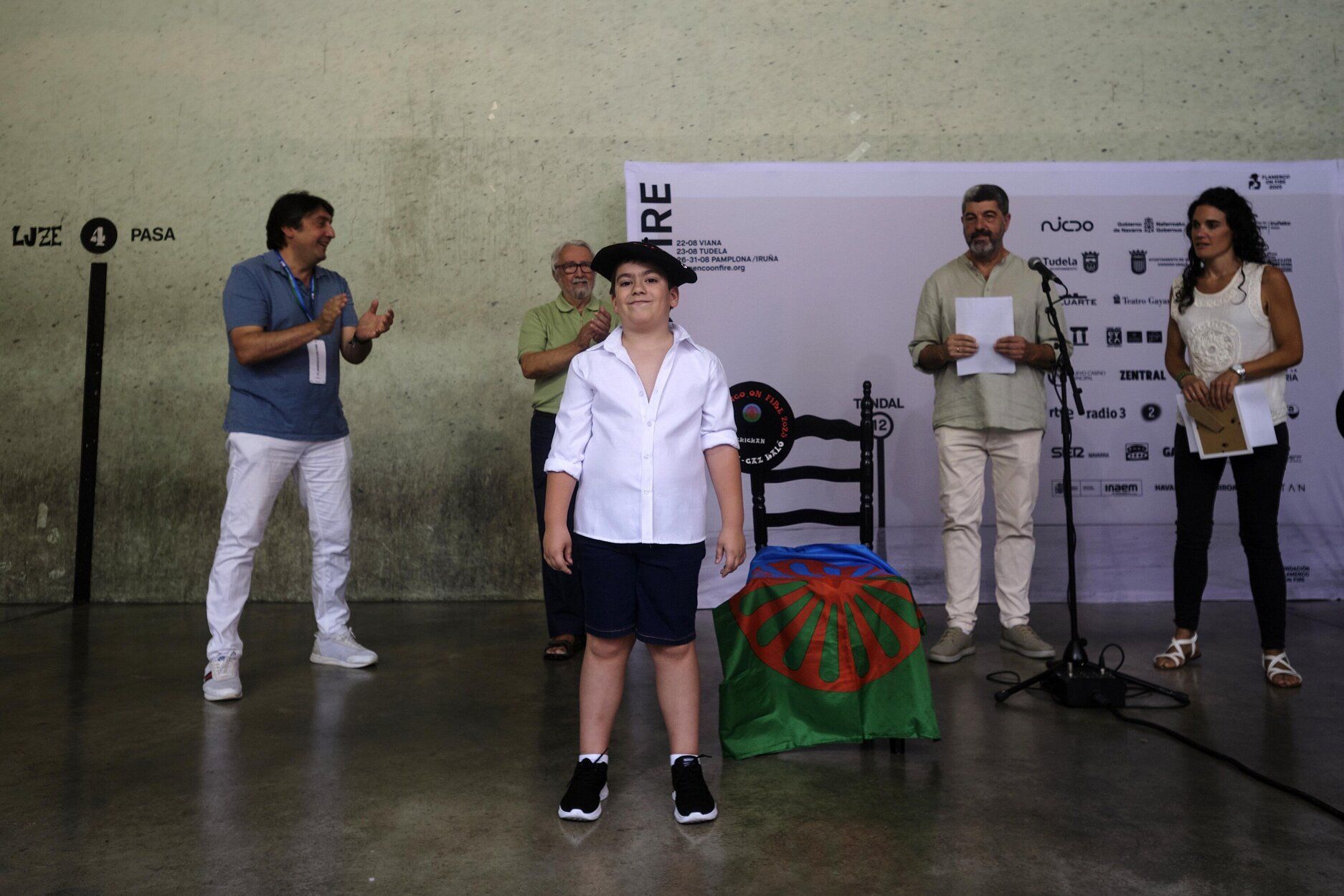 Fotos del homenaje a pelotaris navarros gitanos en el frontón de la Mañueta