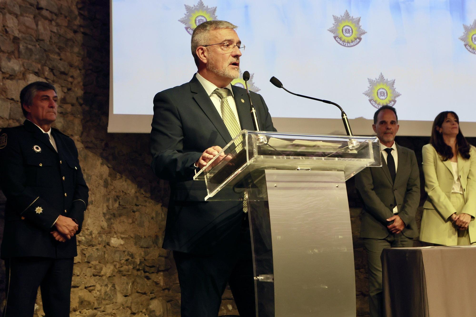 En imágenes: La Policía Local celebra la festividad de los Ángeles Custodios en Vitoria
