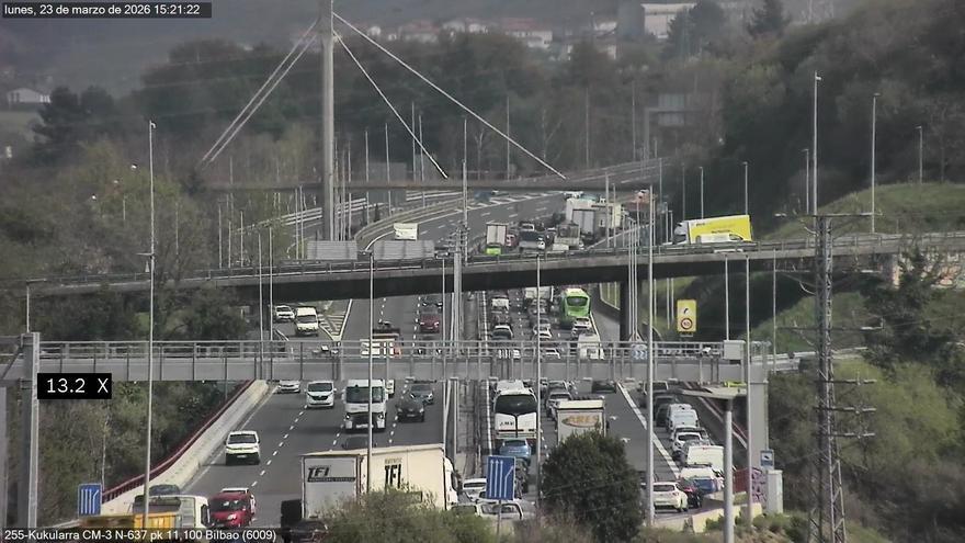 Un herido en un accidente de tráfico en el Txorierri