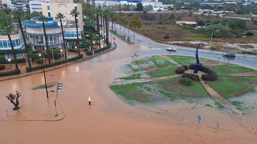El aeropuerto de Ibiza queda inoperativo por las lluvias torrenciales