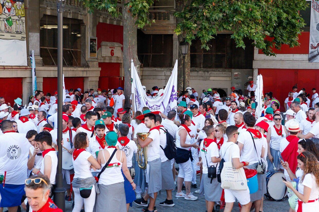 Entrada de las peñas día 10 de Julio