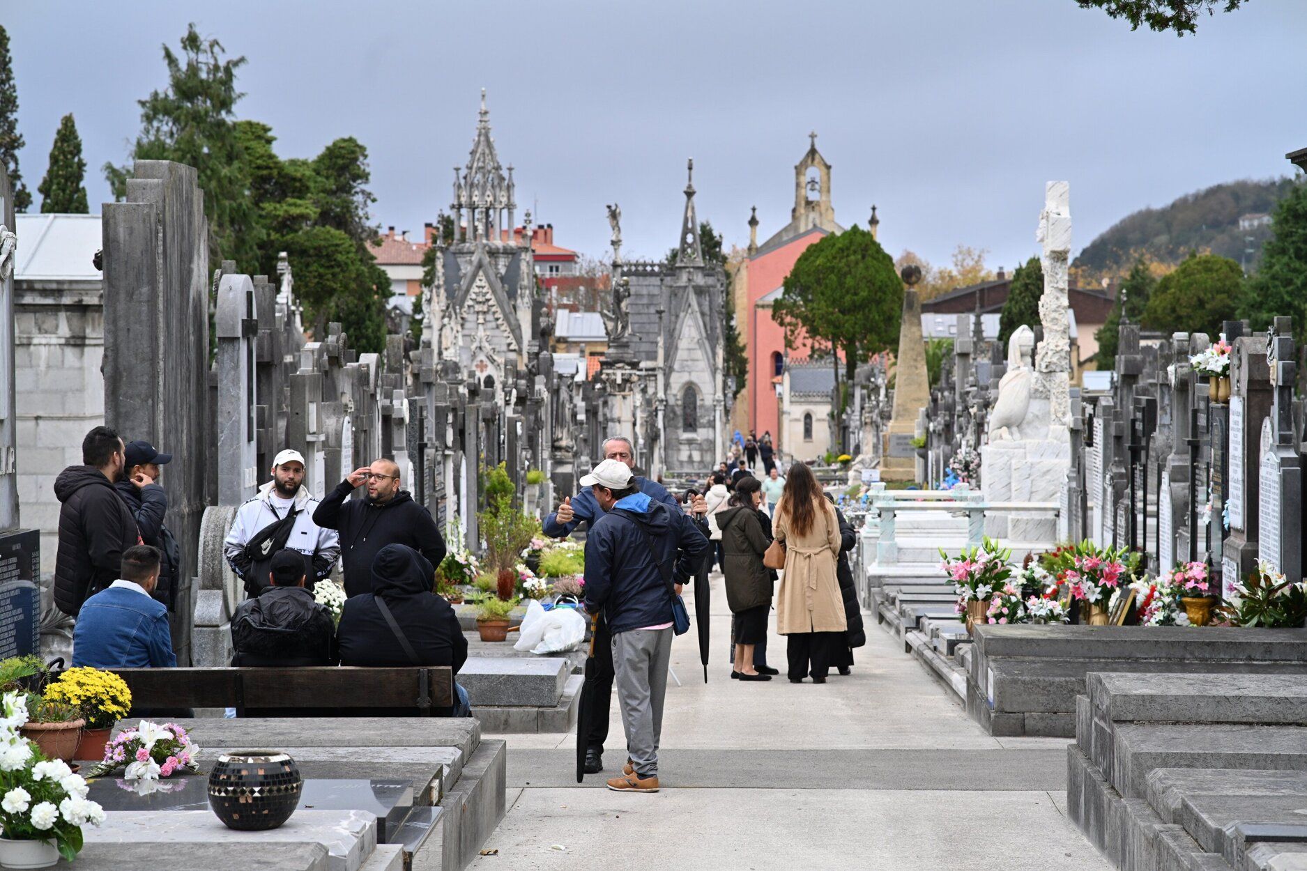 El cementerio de Donostia, punto de encuentro con el recuerdo