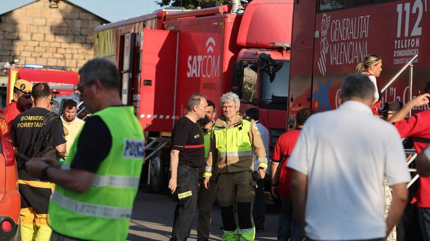 El fuego de Soneja (Castellón) obliga a desalojar Azuébar y la UME se incorpora a la extinción