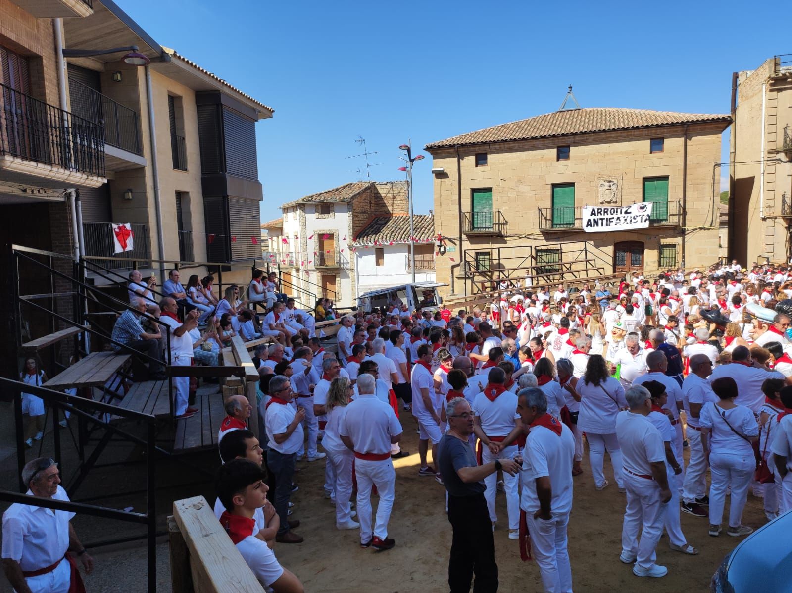 Fotos del cohete de fiestas de Arróniz 2025
