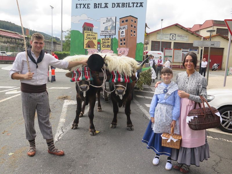El desfile de la Euskal Jaia de Urretxu, en imágenes